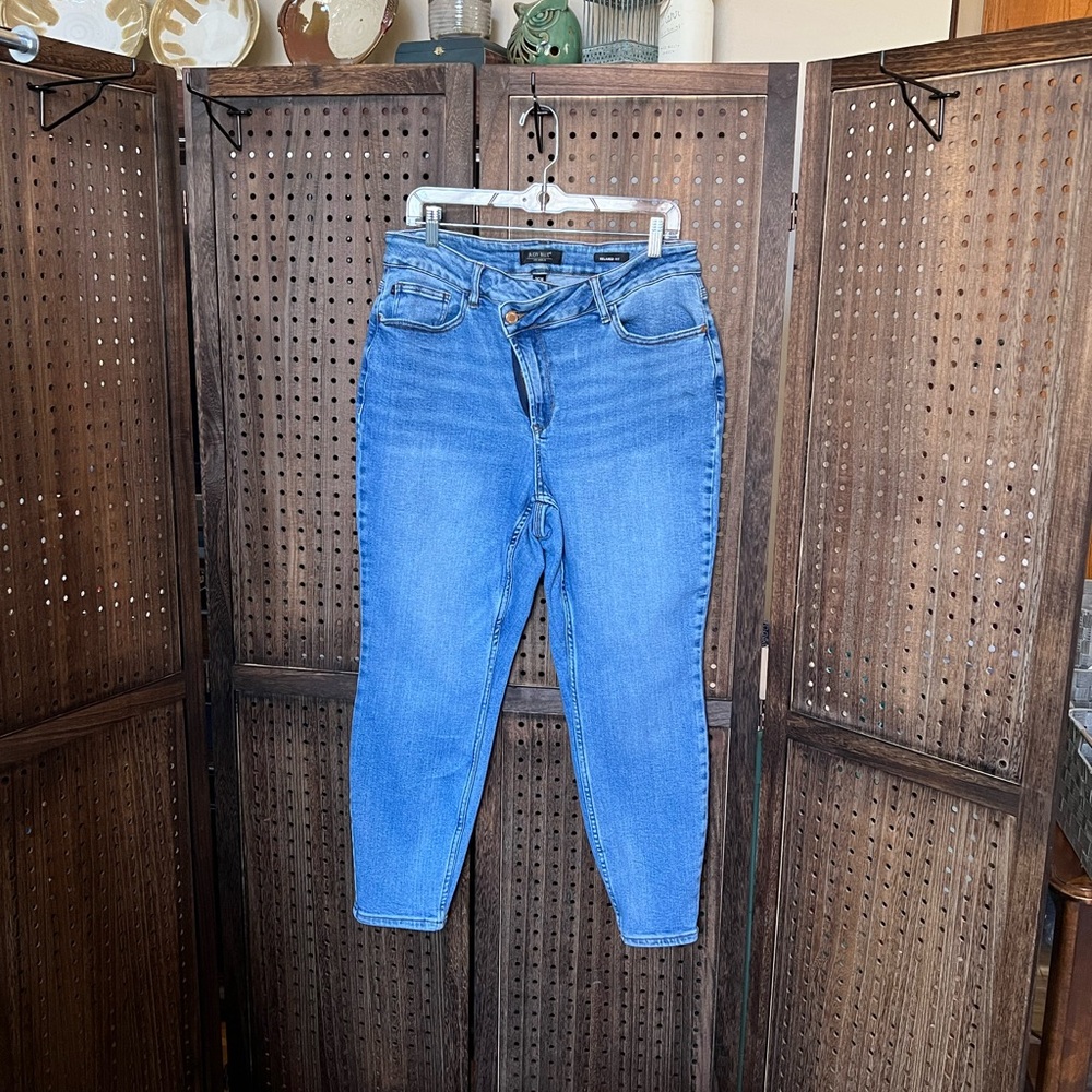 Judy Blue Straight Leg Blue Jeans